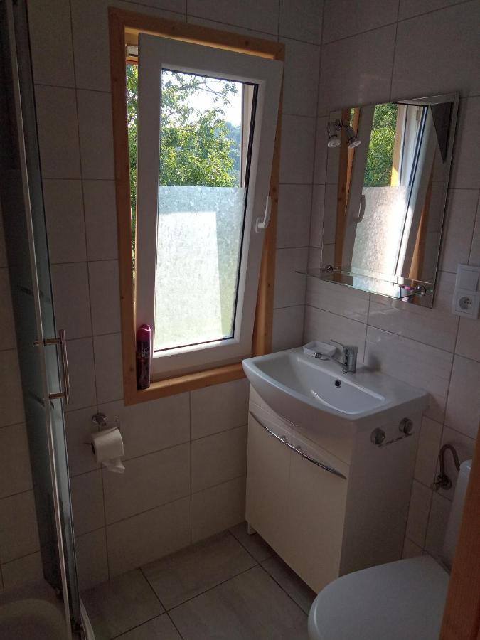 Domek W Bieszczadzkim Sadzie Bobrka Buitenkant foto