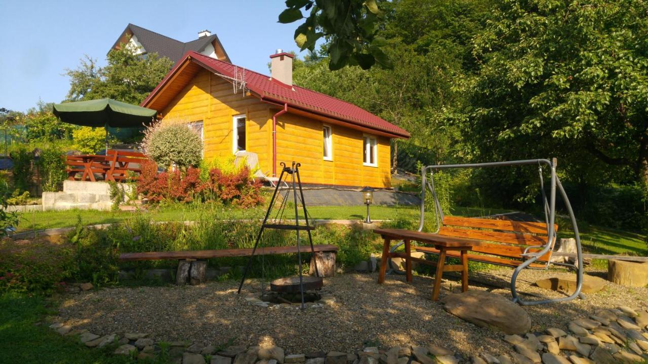 Domek W Bieszczadzkim Sadzie Bobrka Buitenkant foto